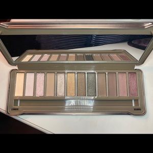 Ellen Tracy eyeshadow palette